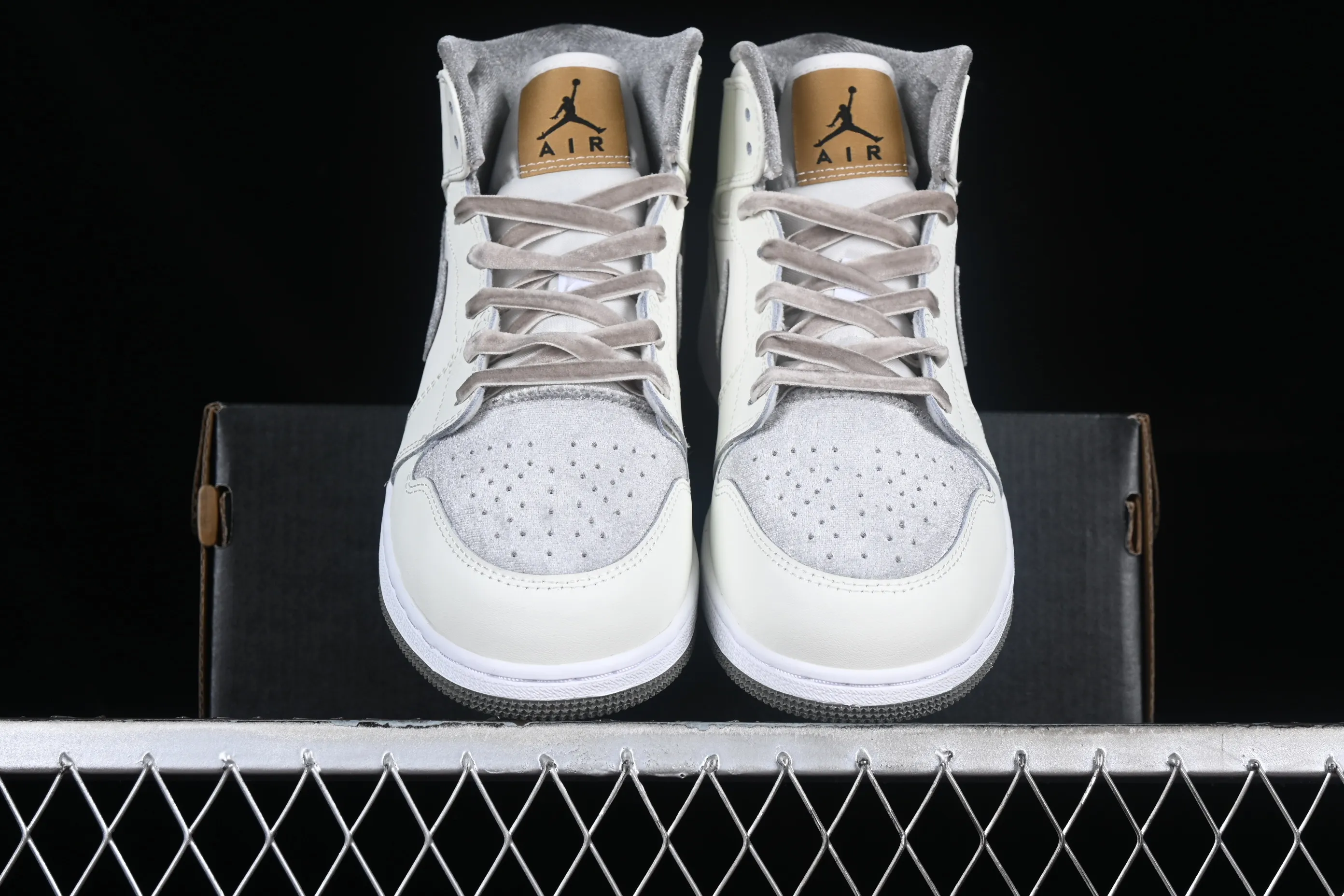 All categories Air Jordan Jordan series basketball shoes Air Jordan 1 Mid G version pure original Air Jordan 1 Mid AJ1 Joe 1 rice gray Chinese culture casual sneakers FB9899-100
